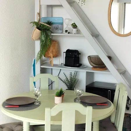 Mapalou Balcony Ocean View Cozy Downtown Parking شقة *